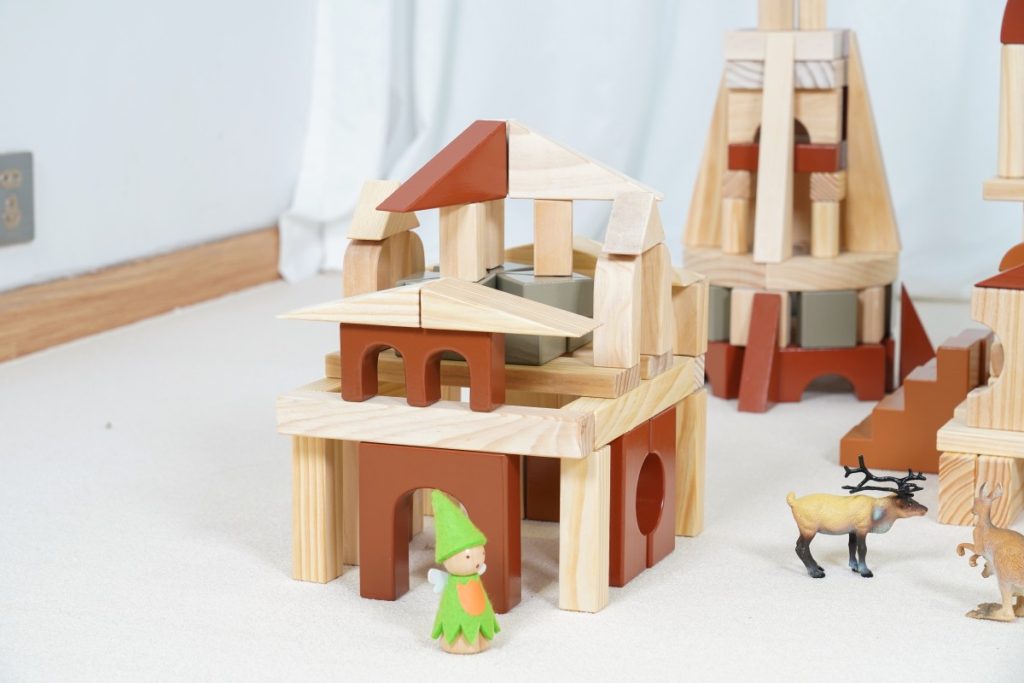 412-Piece Fantasy Castle Wooden Building Block Set