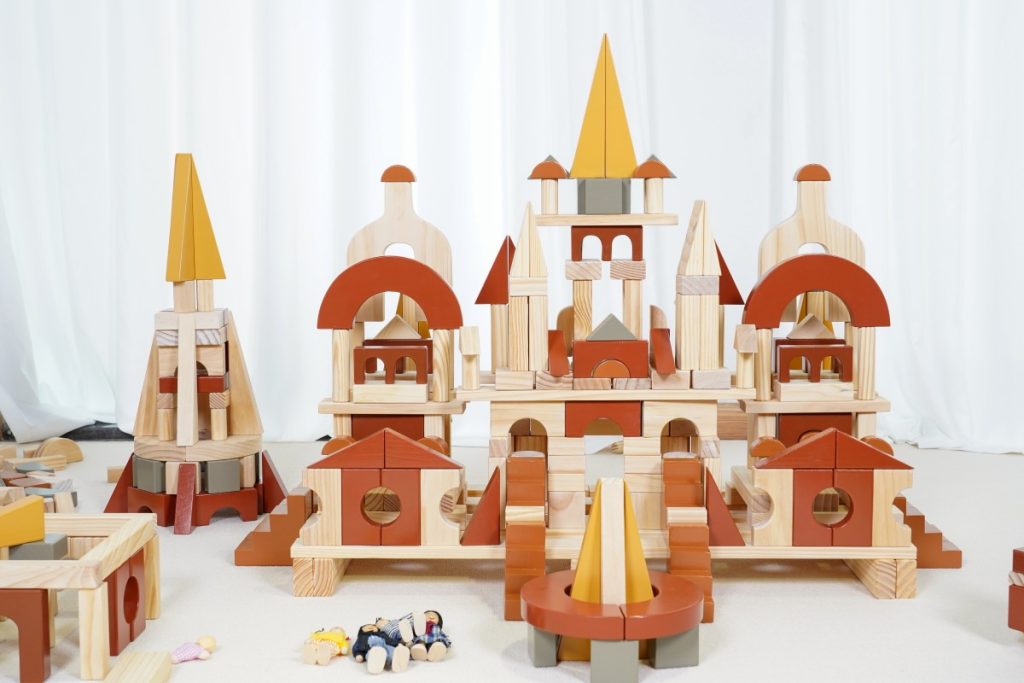 412-Piece Fantasy Castle Wooden Building Block Set