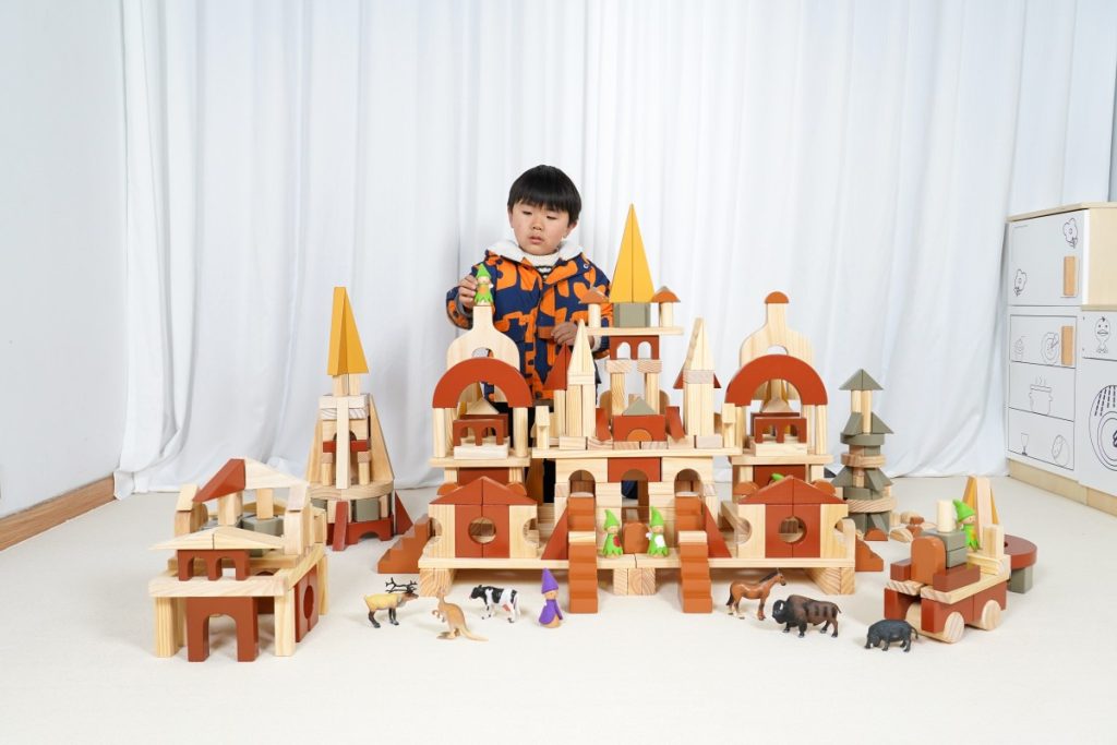 412-Piece Fantasy Castle Wooden Building Block Set