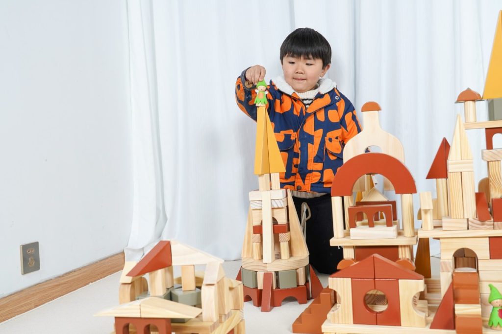 412-Piece Fantasy Castle Wooden Building Block Set
