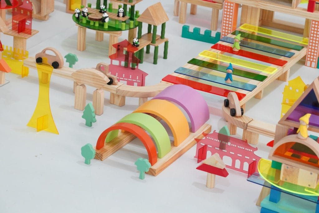 578-Piece Wooden Construction & Small World Play Set