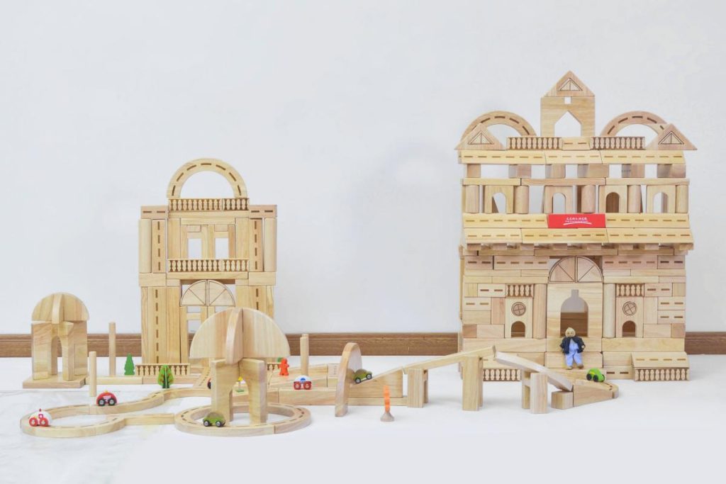 592-Piece Advanced Preschool Architectural & Railway Wooden Building Blocks Set
