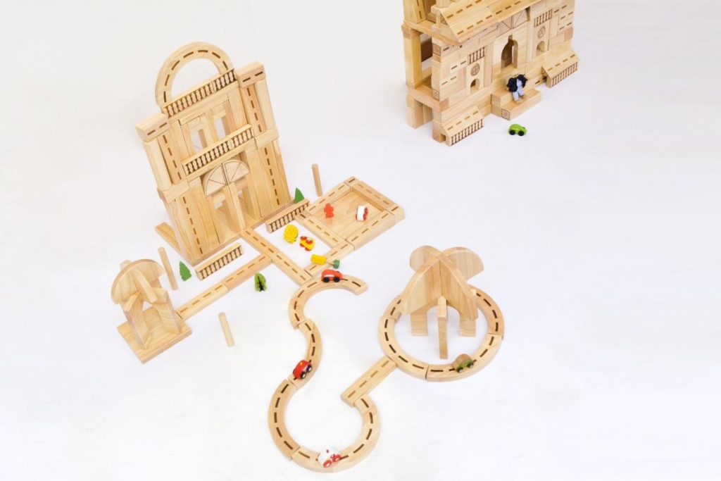 592-Piece Advanced Preschool Architectural & Railway Wooden Building Blocks Set