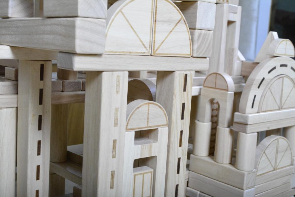 592-Piece Advanced Preschool Architectural & Railway Wooden Building Blocks Set