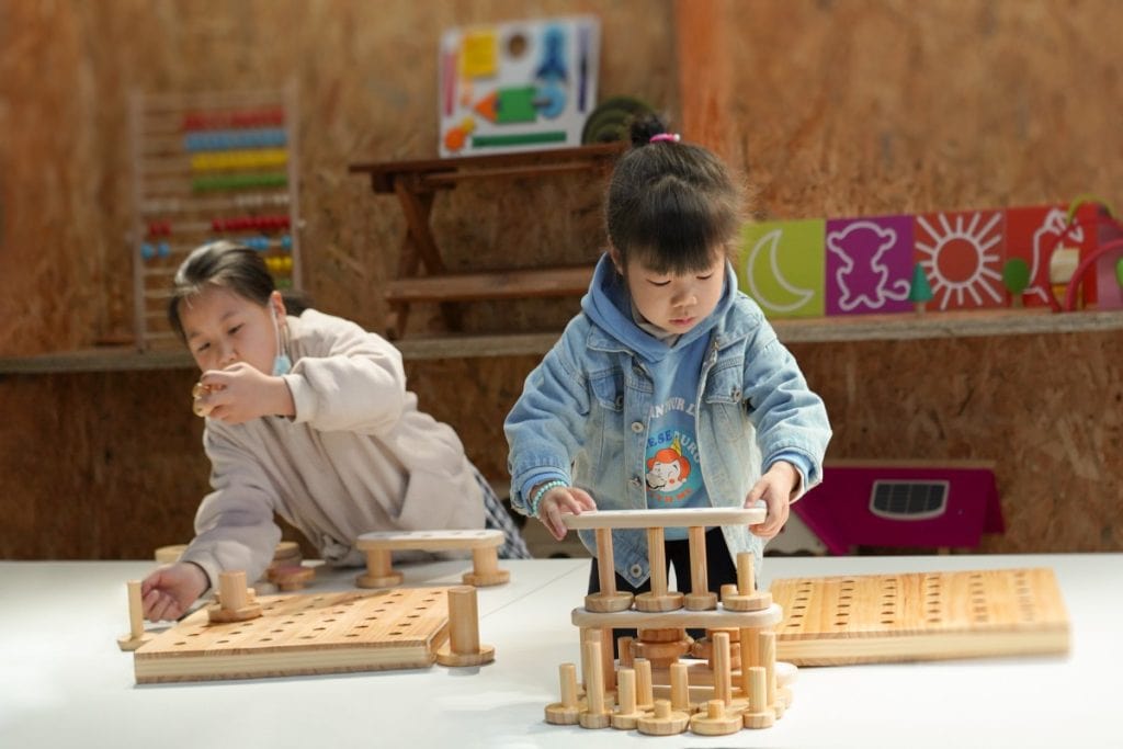 60-Piece Wooden Mushroom Pegboard Building Set
