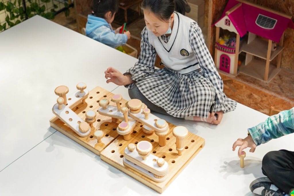 60-Piece Wooden Mushroom Pegboard Building Set