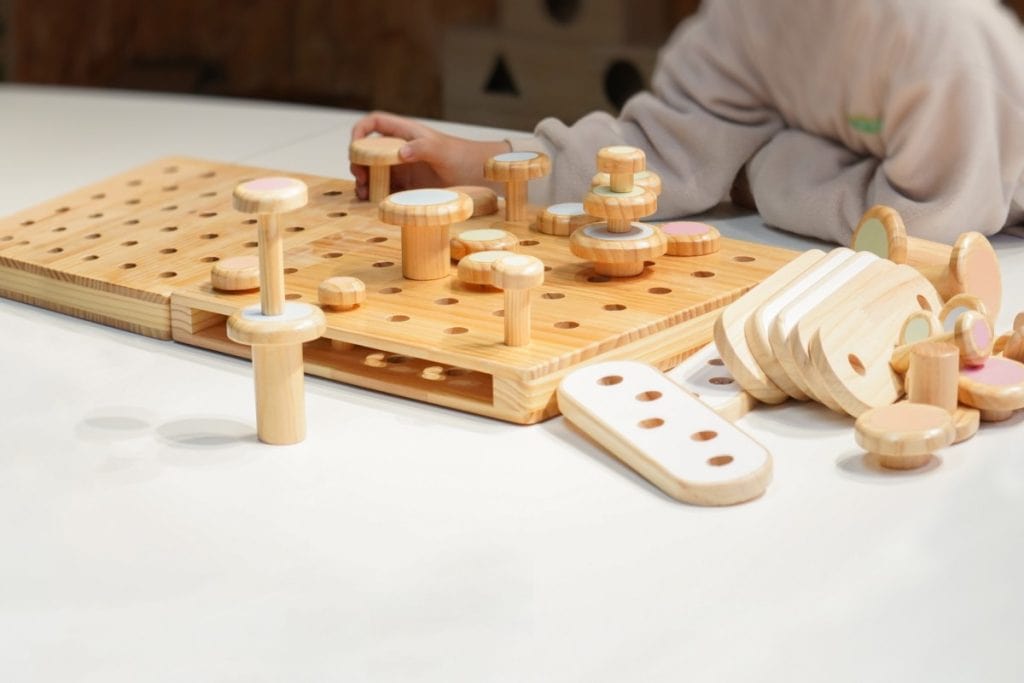 60-Piece Wooden Mushroom Pegboard Building Set