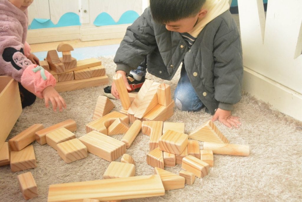 64-Piece Rounded-Edge Pinewood Unit Block Set