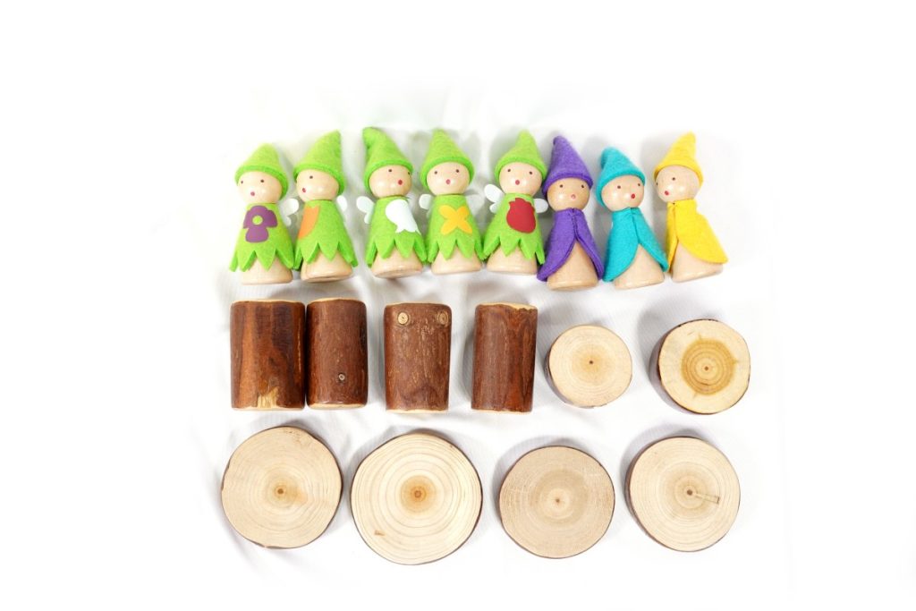 95-Piece Wooden Woodland Small World Play Set