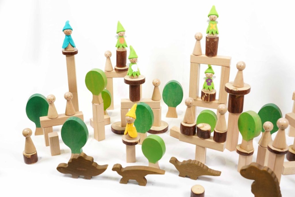95-Piece Wooden Woodland Small World Play Set