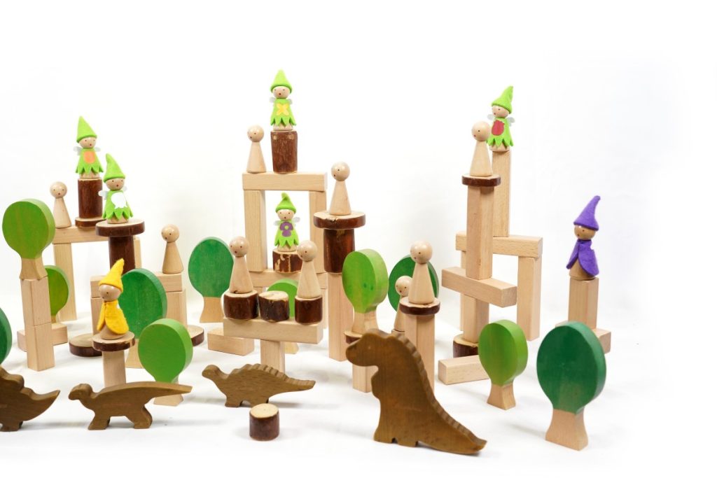 95-Piece Wooden Woodland Small World Play Set