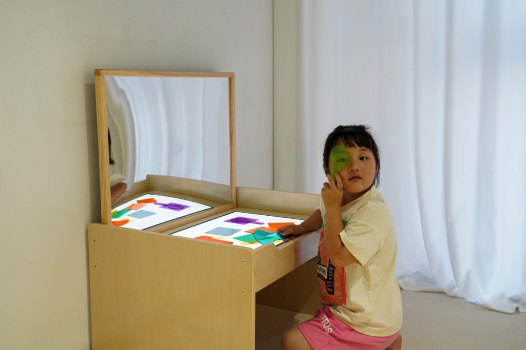 Sensory Light Table & Mirror Exploration Set