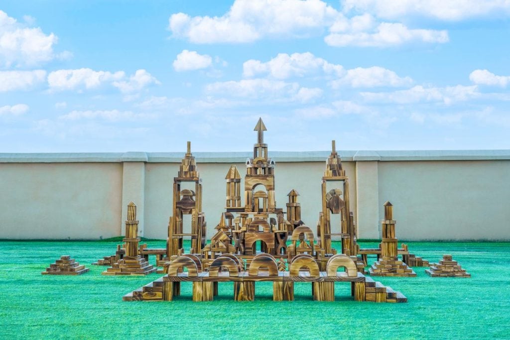 1180 piece large outdoor wooden building blocks