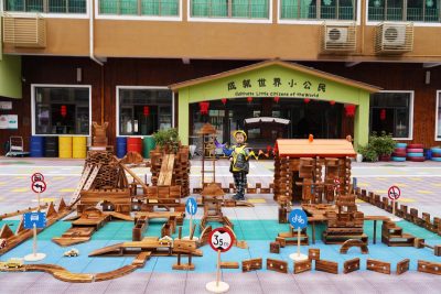 1223-piece complete outdoor building block system with wooden construction pieces and preschool role-play accessories
