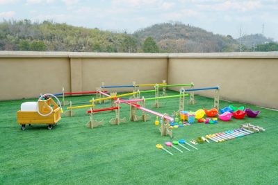 130-piece preschool water play system with colorful PVC channels and outdoor activity accessories