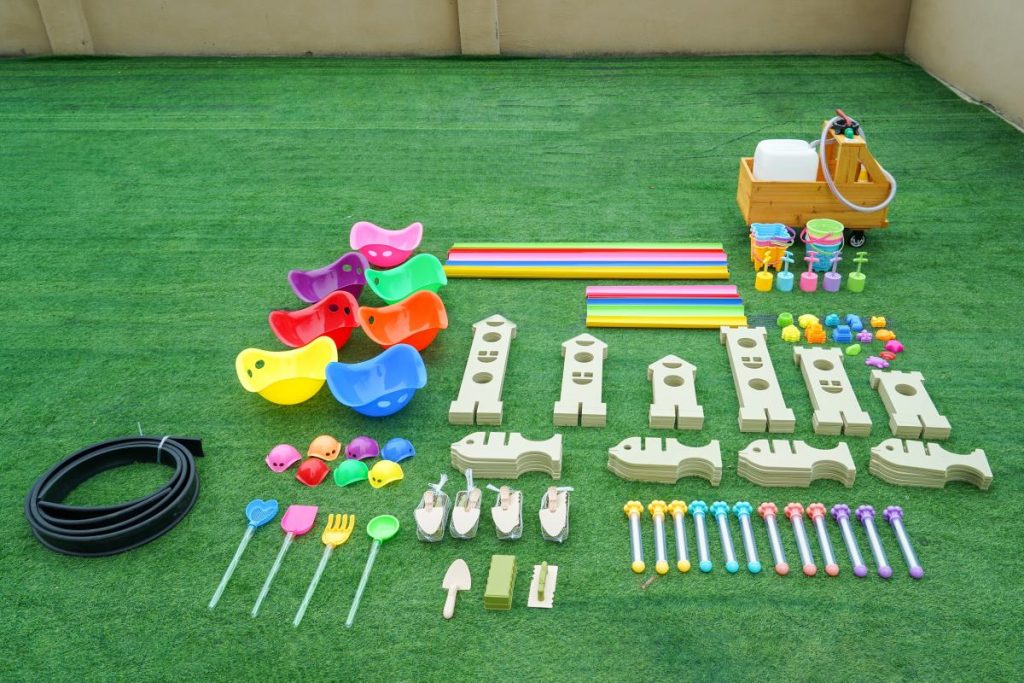 130 piece preschool water play system