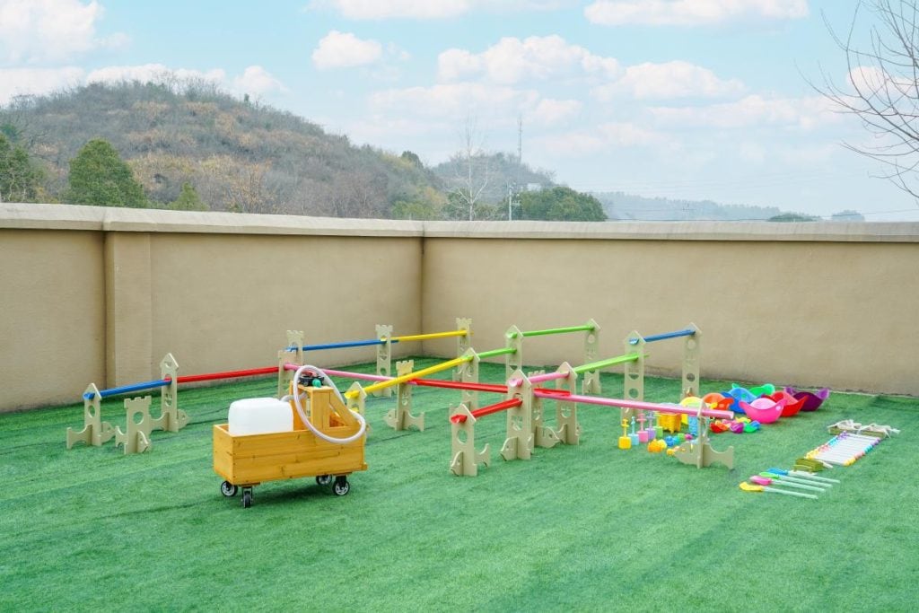 130 piece preschool water play system