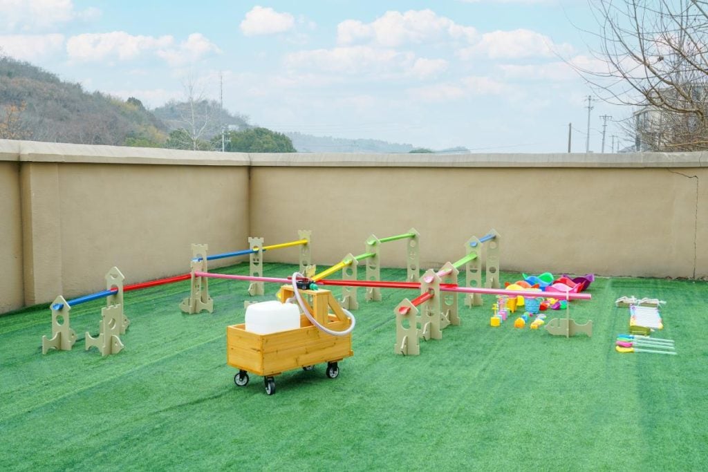 130 piece preschool water play system