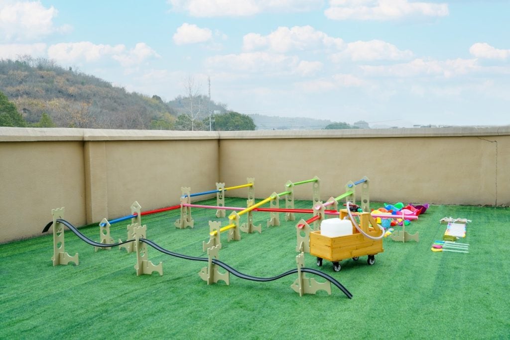 143 piece preschool water play system