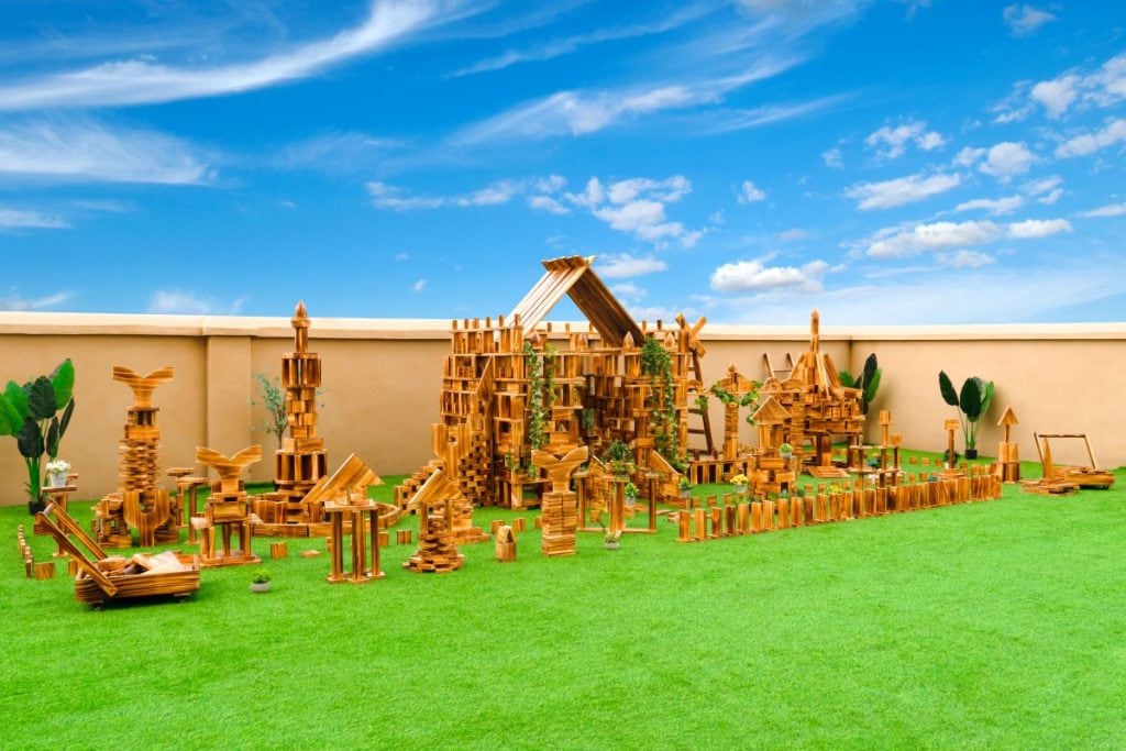 1633-Piece Outdoor Construction Blocks – Play Set
