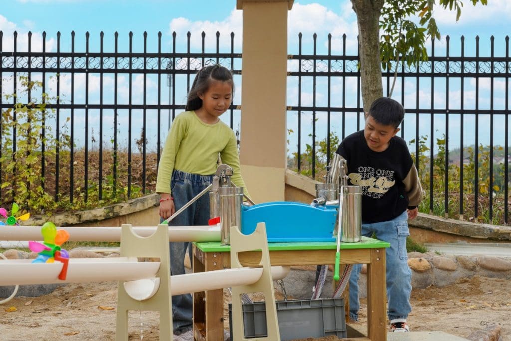 33 Piece Sand & Water Activity Station