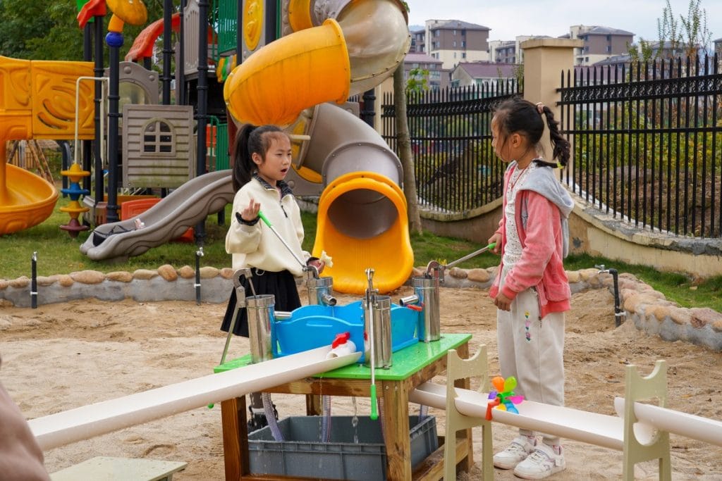 33 Piece Sand & Water Activity Station