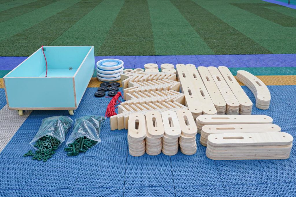 335-Piece Large Plywood Mechanical Construction Set