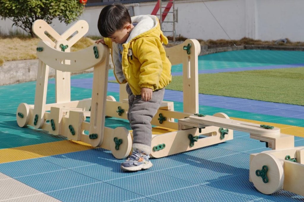 335-Piece Large Plywood Mechanical Construction Set