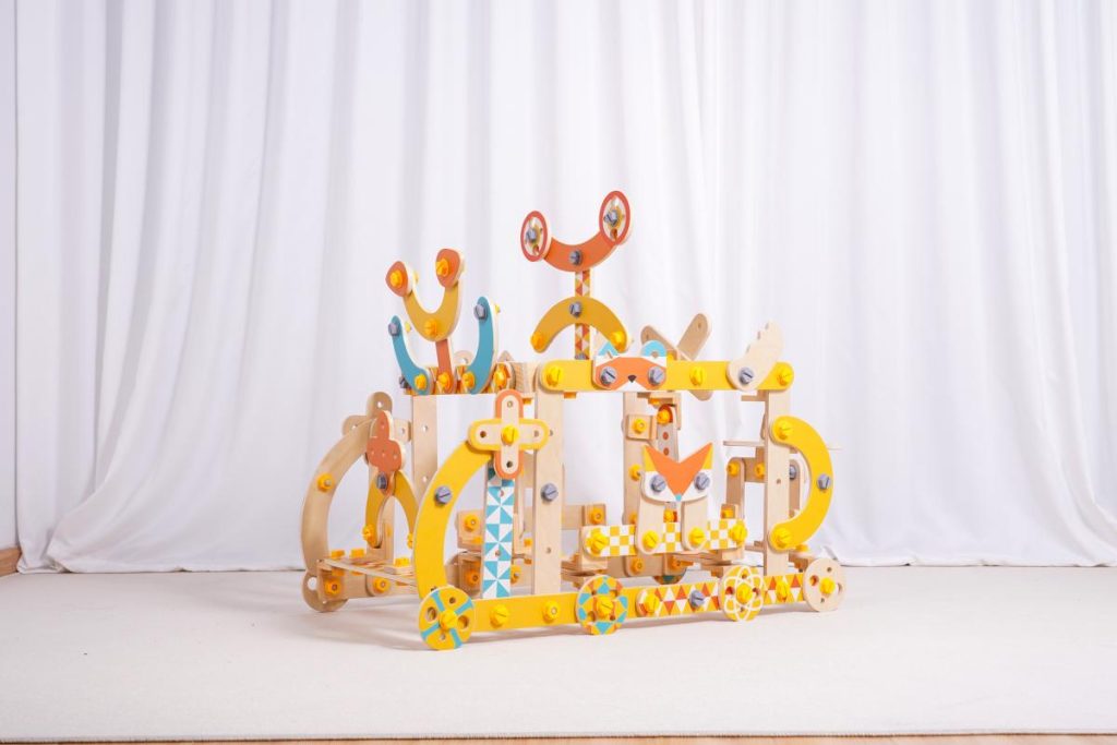 390-Piece Colorful Bolt & Nut Construction Set