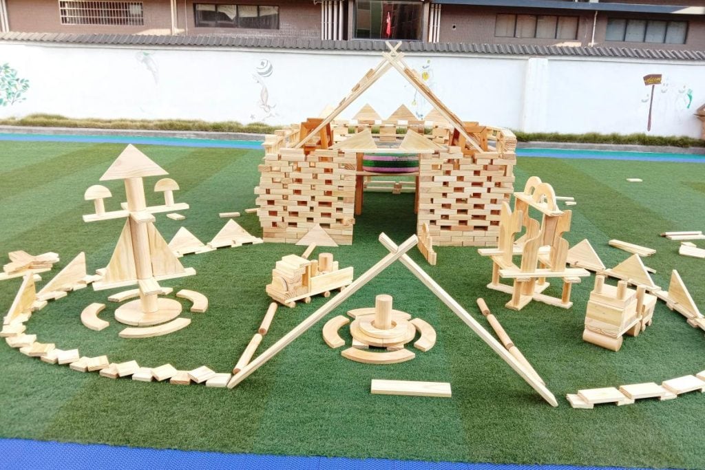 450-Piece Natural Outdoor Wooden Building Blocks