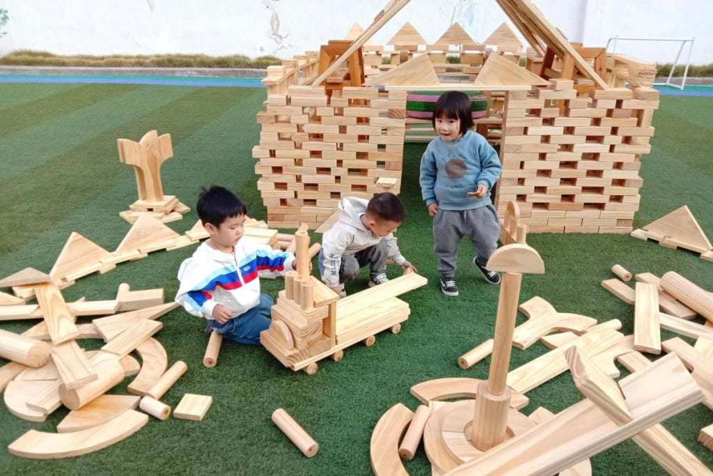 450-Piece Natural Outdoor Wooden Building Blocks