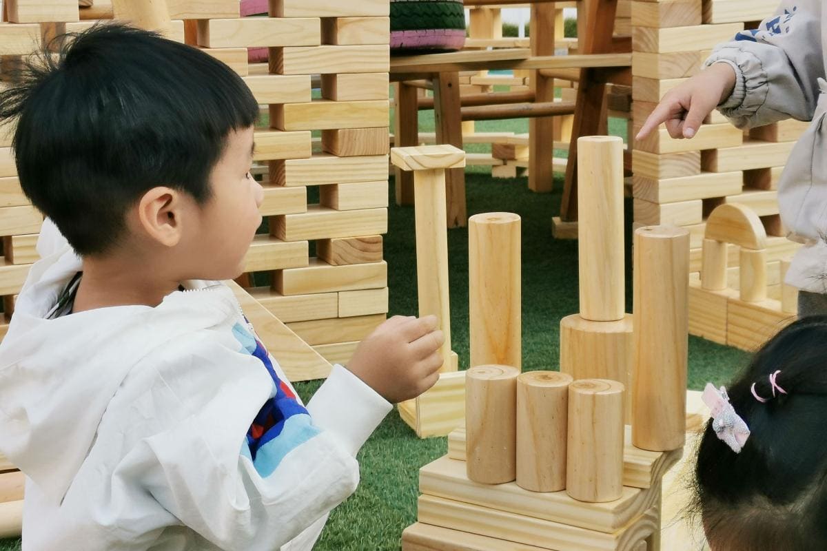 Anji Play: 5 Powerful Principles for Joyful Learning 1 Open-ended construction materials for exploring Anji Play principles