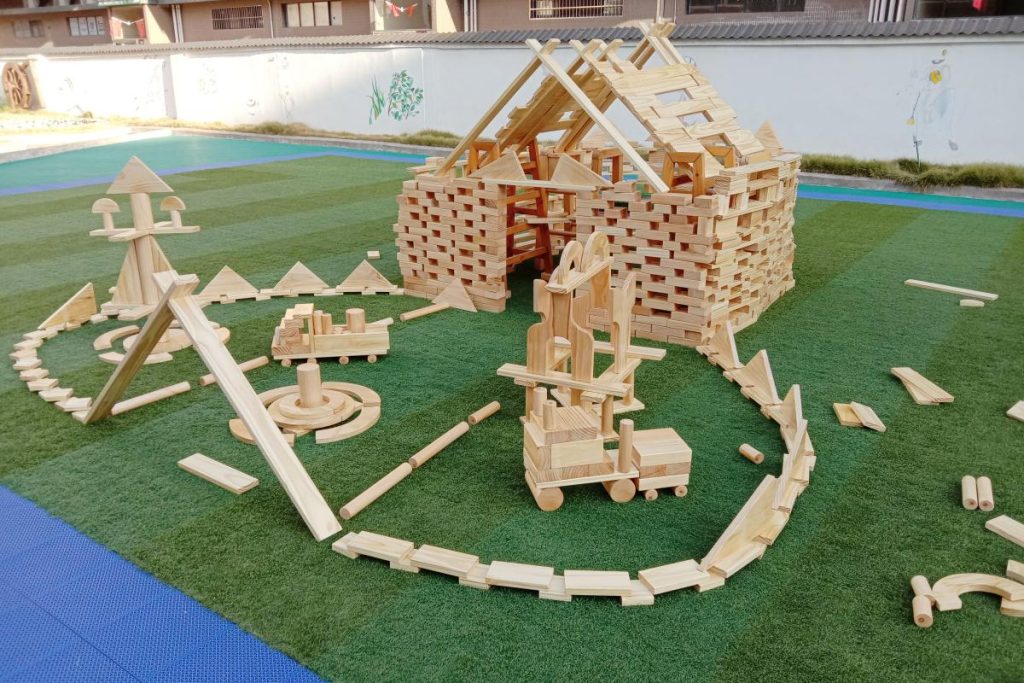 450-Piece Natural Outdoor Wooden Building Blocks