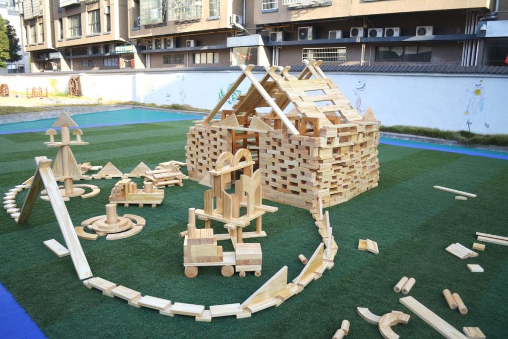450-Piece Natural Outdoor Wooden Building Blocks