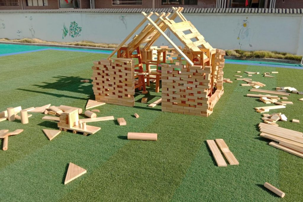 450-Piece Natural Outdoor Wooden Building Blocks