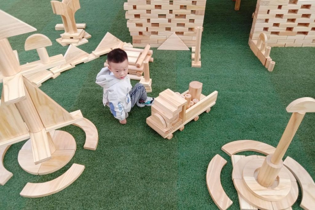 450-Piece Natural Outdoor Wooden Building Blocks