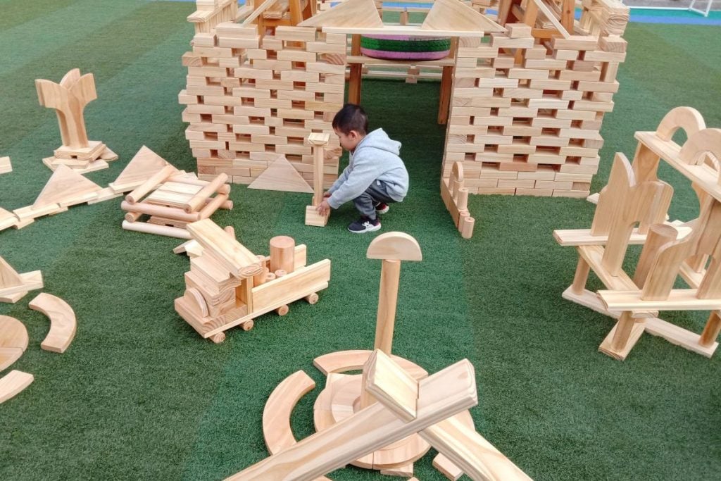 450-Piece Natural Outdoor Wooden Building Blocks