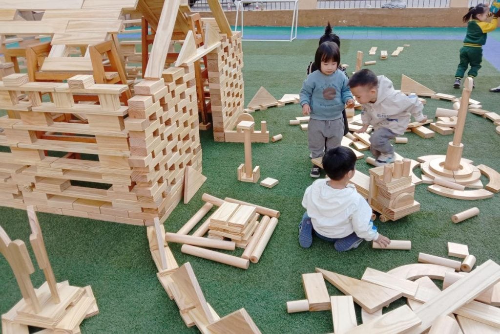 450-Piece Natural Outdoor Wooden Building Blocks