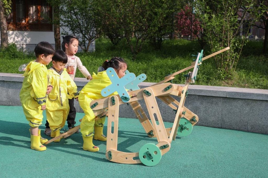 474-Piece Large Wooden Mechanical Construction Set
