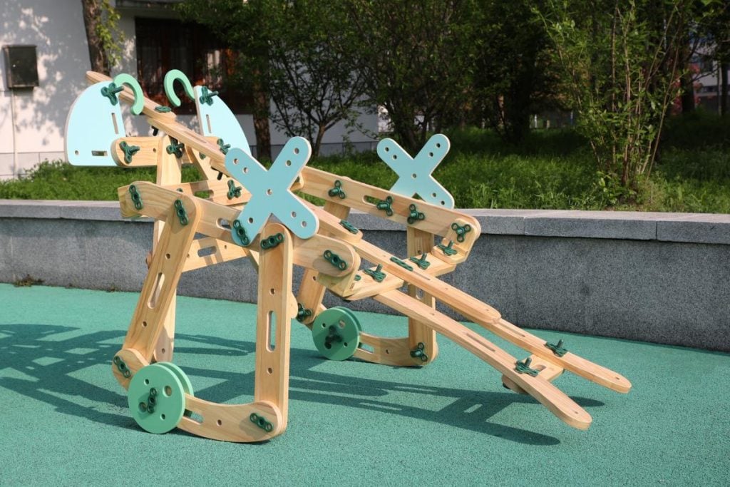 474-Piece Large Wooden Mechanical Construction Set