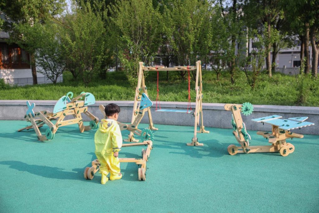 474-Piece Large Wooden Mechanical Construction Set