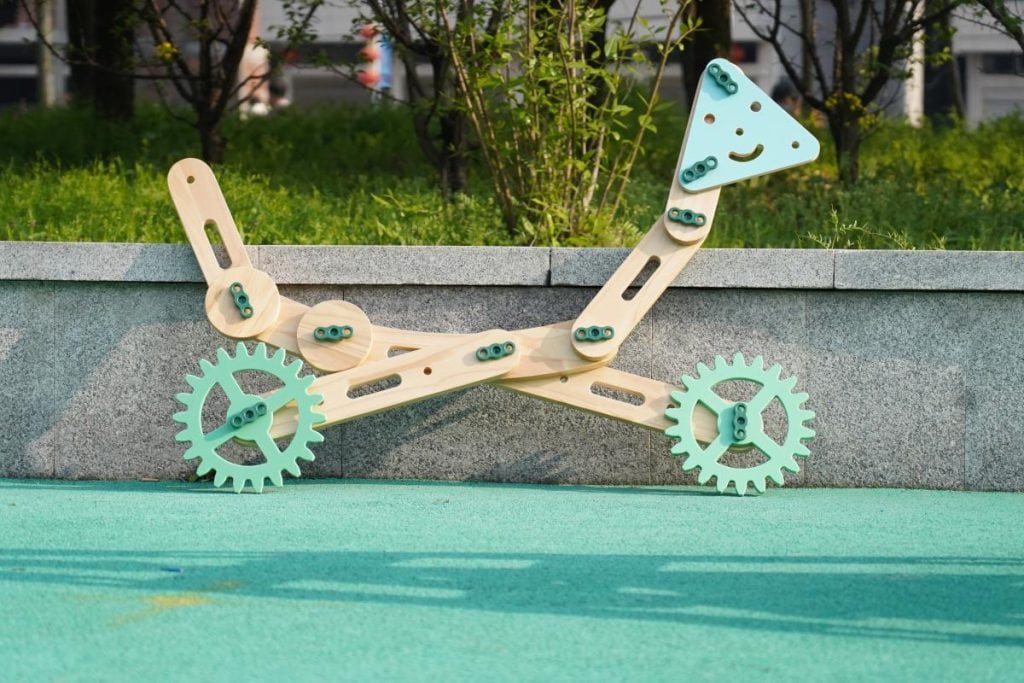 474-Piece Large Wooden Mechanical Construction Set