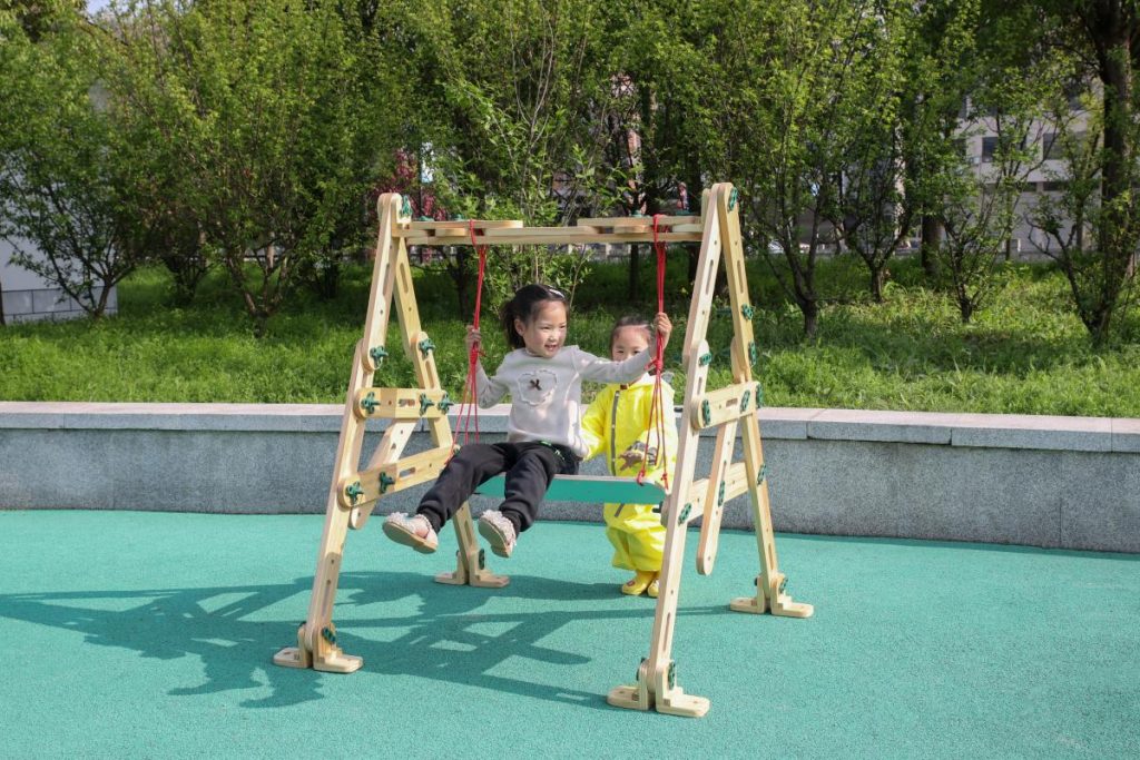 474-Piece Large Wooden Mechanical Construction Set