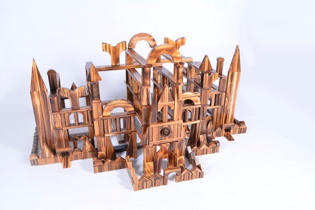528-Piece Medium Outdoor Wooden Building Blocks