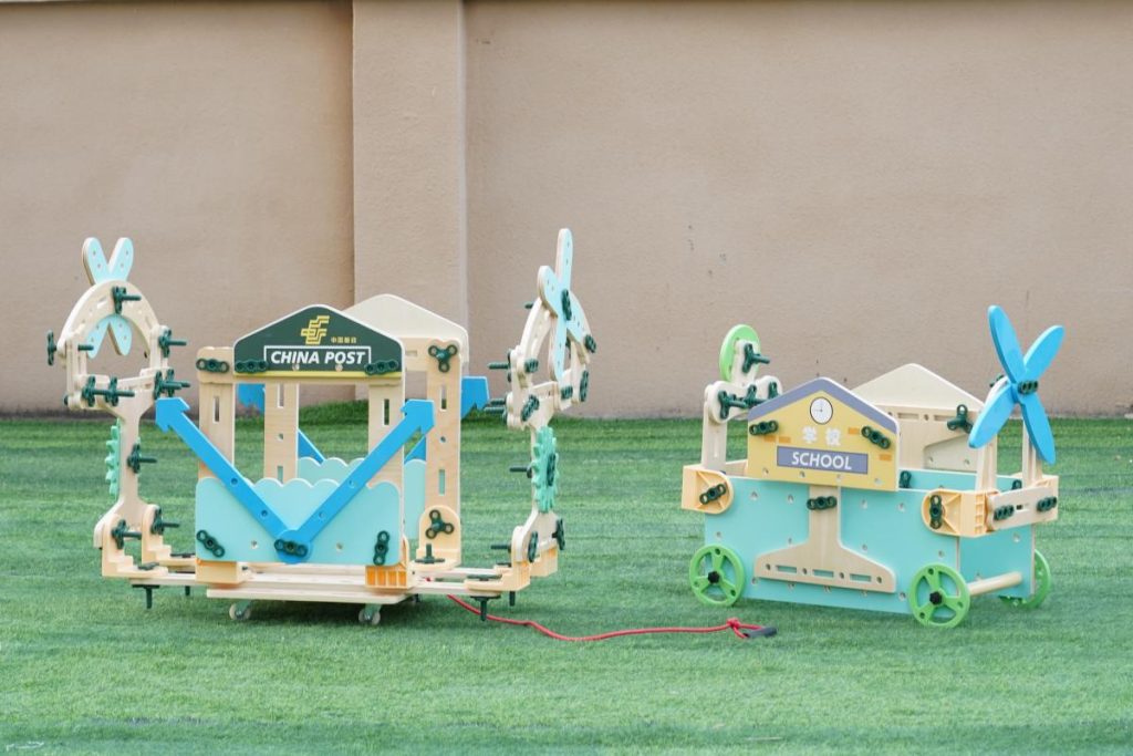 533-Piece Themed Bolt & Nut Construction Set