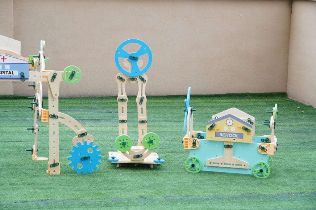 533-Piece Themed Bolt & Nut Construction Set