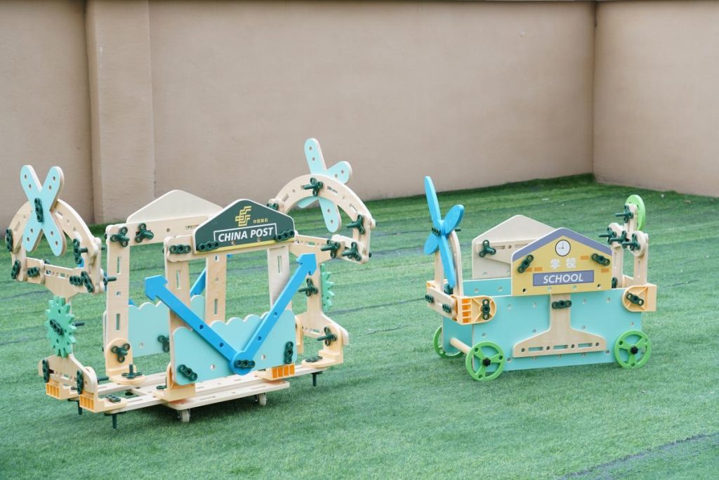 533-Piece Themed Bolt & Nut Construction Set