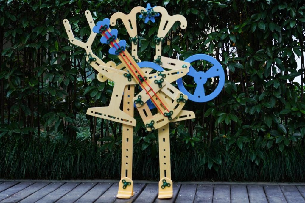 566-Piece STEAM Bolt & Nut Construction Set