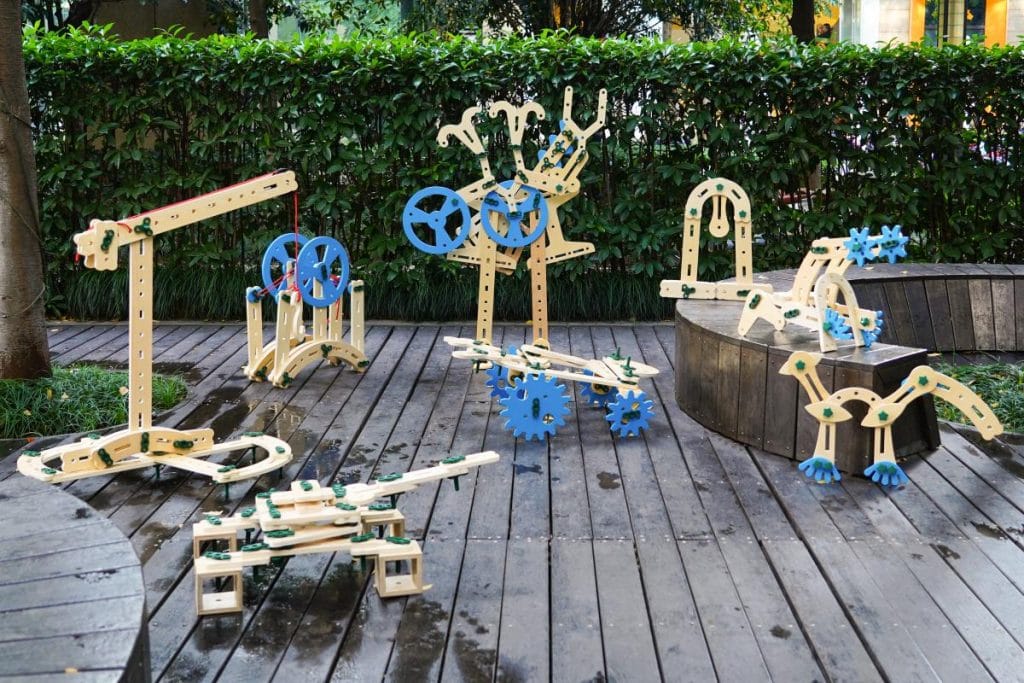 566-Piece STEAM Bolt & Nut Construction Set