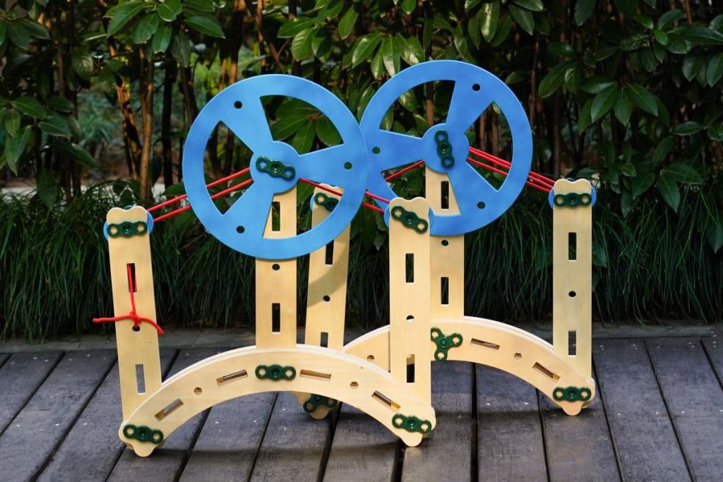 566-Piece STEAM Bolt & Nut Construction Set